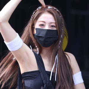 Yunjin 허윤진 220506 (106 - 1.29 gb)
data
