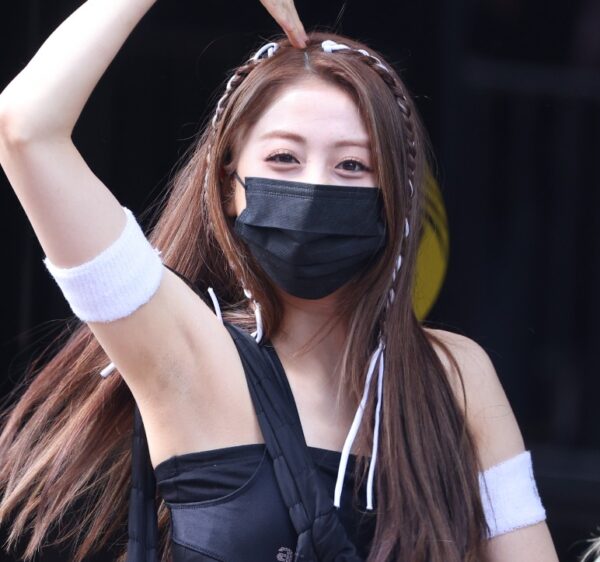 Yunjin 허윤진 220506 (106 - 1.29 gb)
data