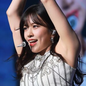 An Yujin 안유진 231007 602 pics
data