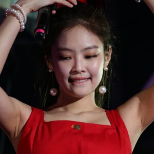 Jennie 제니 Red dress 180525 560 pics
data