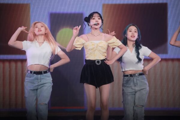 Jo yuri 조유리 220703 929 pics
data