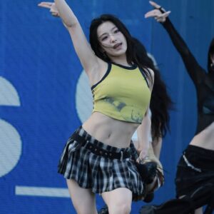 Saerom 이새롬 240727 (300 pics - 2.5 gb)
data