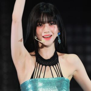Karina 231010 카리나  Blue clothes 2.73 gb 242 pics 
data