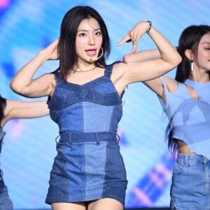 Saerom 이새롬 Blue 230812 (1809 pics - 45.9 gb)
data