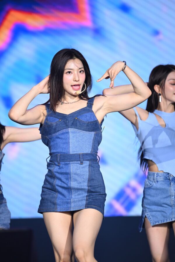 Saerom 이새롬 Blue 230812 (1809 pics - 45.9 gb)
data