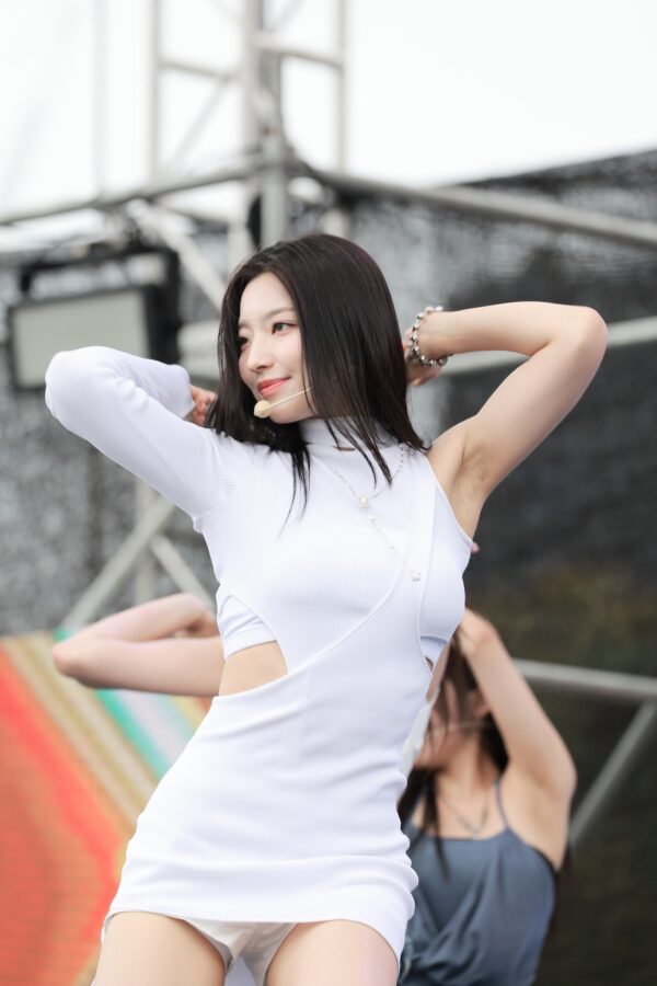 Lee Saerom 이새롬 230916 (899 pics - 6.38 gb)
data
