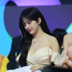 An Yujin 안유진 231202 (1159 pics) 
data