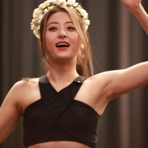 Yunjin 허윤진 220508 (684 pics - 6.06 gb)
data
