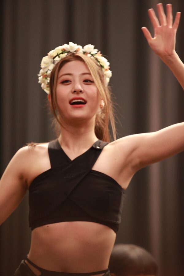 Yunjin 허윤진 220508 (684 pics - 6.06 gb)
data