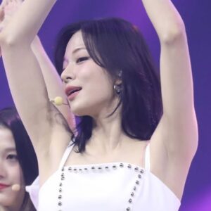 230610 이채영 Chaeyeong 195 pics
data