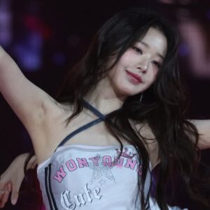 250105 원영 Wonyoung 271 pics
data
