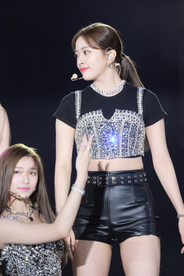 An Yujin 안유진 220618 (583 pics - 3.41 gb)
data