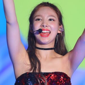 190822 Nayeon data 777 pics