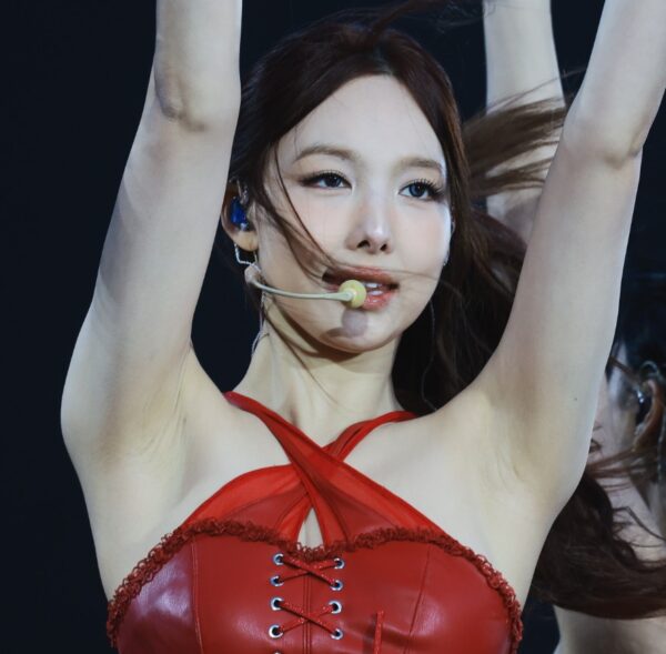 250425 Nayeon data 771 pics