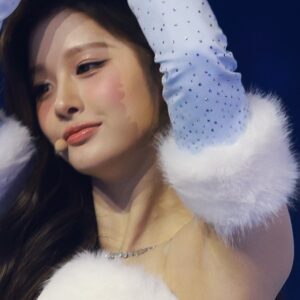 251225 Sullyoon 설윤 1442 pics 
설윤 데이터 📸