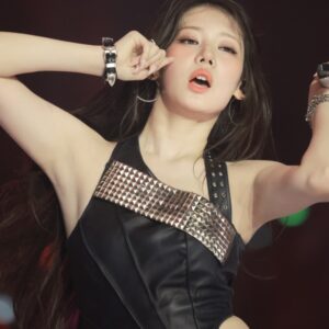 250727 Rora data 606 pics 
로라 데이터 📸