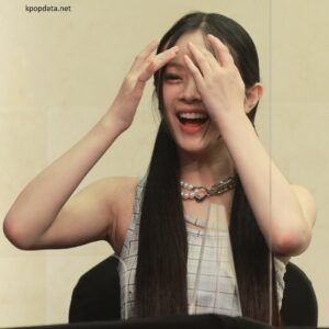 220819 HANNI fan meeting 1148 HD pics