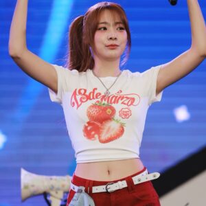 260814 Siyeon 3002
